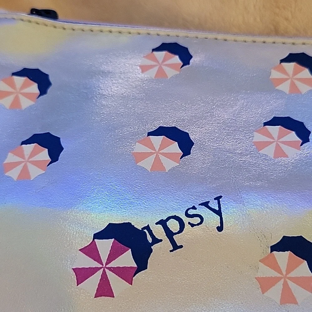 Ipsy silver bag pink white red navy blue beach umbrellas zipper closure EUC …